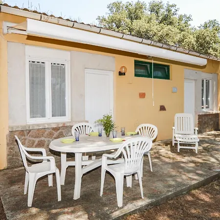 1 Bedroom Amazing In Holiday home *