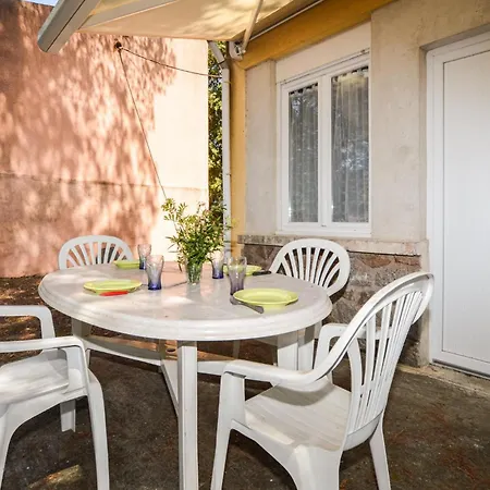 1 Bedroom Amazing In Holiday home